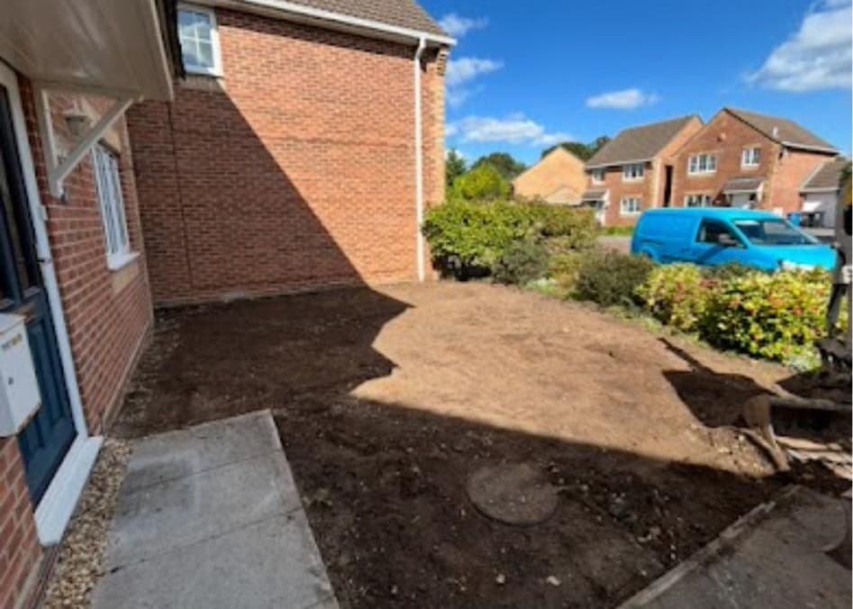 Helen's Front Garden Lawn with Drainage Root Zone — before